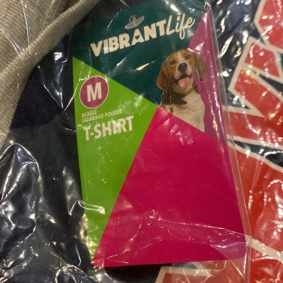 NWT Vibrant Life "Mommy's Bodyguard" Dog Tee.Medium (21-27”chest circumference) - Picture 4 of 7